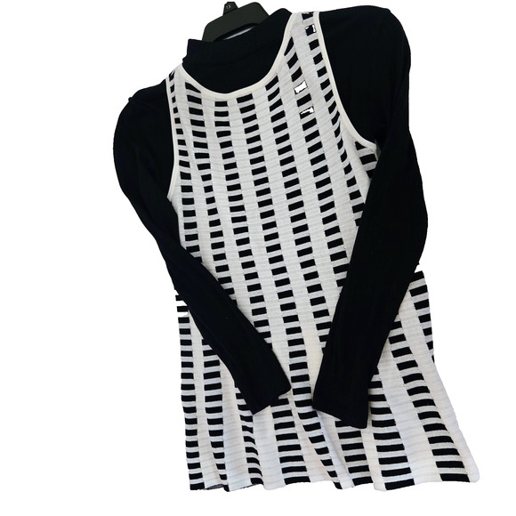 Ann Taylor peplum Black and White striped sleeveless sweater - Picture 10 of 10